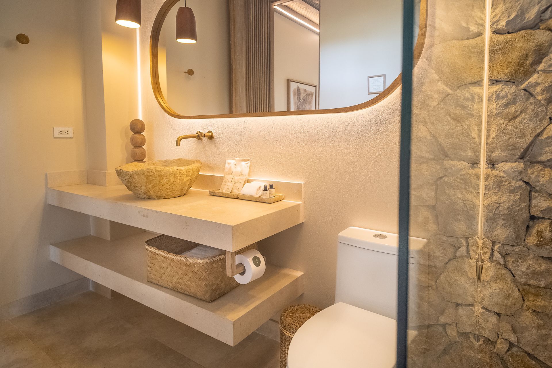 Stone sink bathroom in the Ameyal Suite at Hotel Aimarawa, accommodation in San Antero, Colombia.