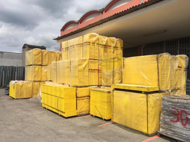 Container gialli