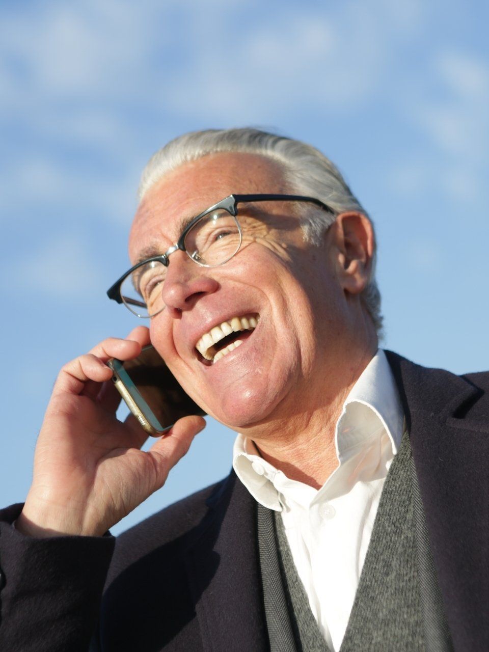 Man smiling on the phone