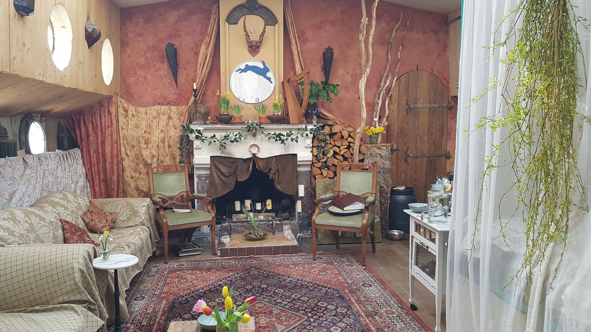 De Vuurkamer, deel van het interieur van Studio Zena aan boord van woonschip Zena, 