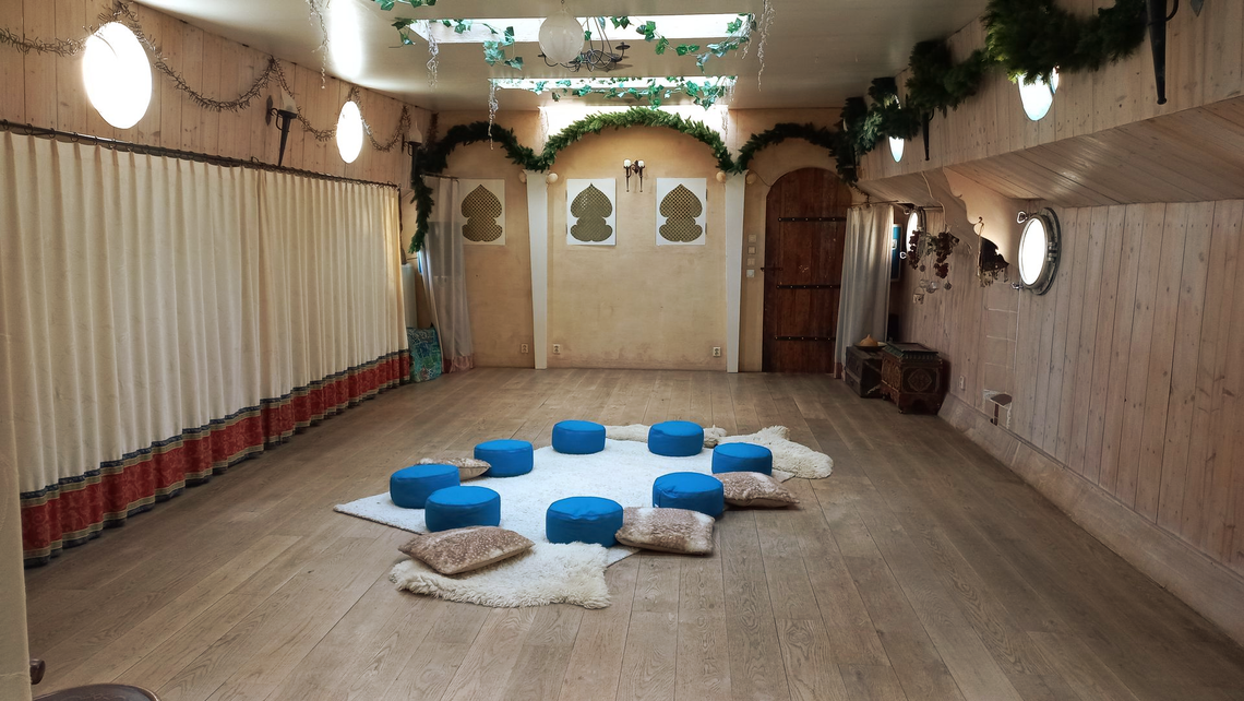 De zaal van Studio Zena aan boord van Studo Zena