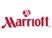 Un gros plan d'un logo Marriott sur fond blanc.