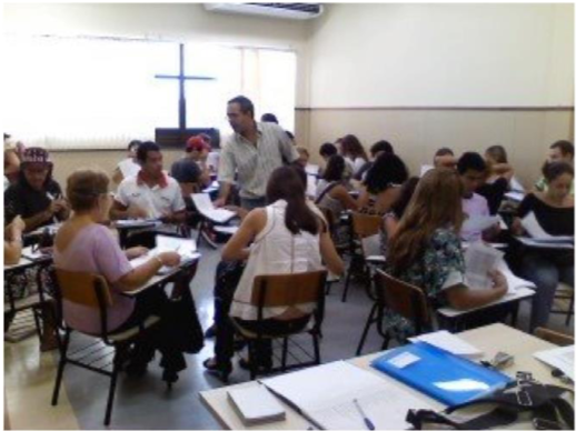 O escritor Marcelo Alvesmnistrando uma oficina sobre leitura para o SESC de Tocantins
