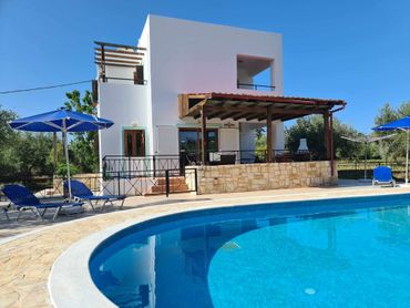 This villa and pool is one of our favourite places in Crete Villa Angelos, in West Crete, with private gated pool