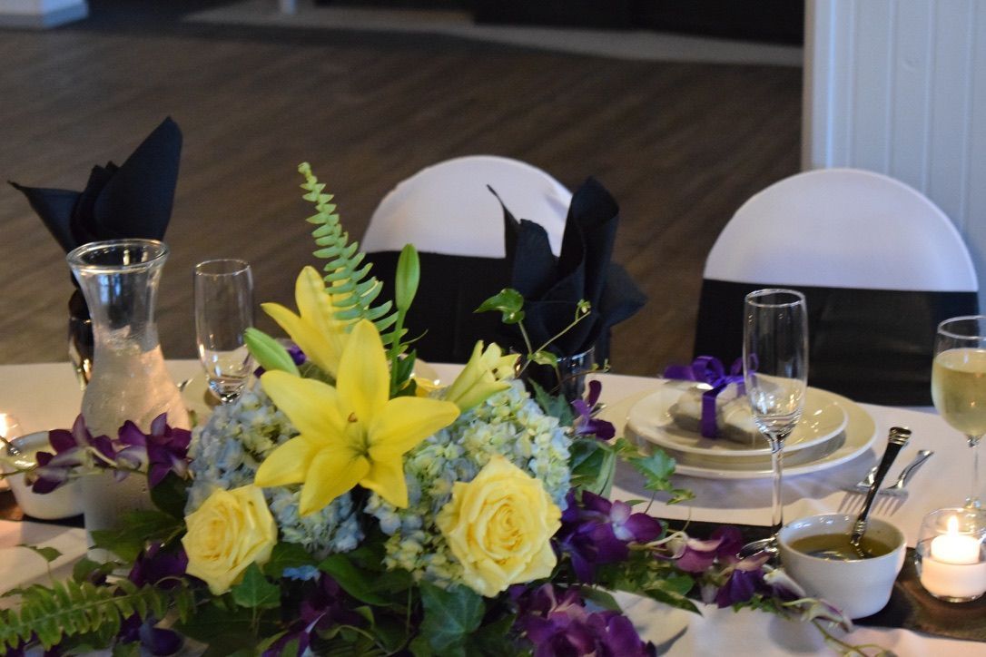 photo of a decorated table