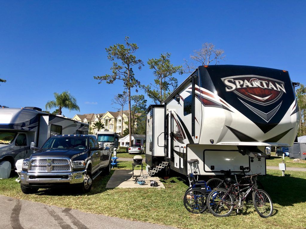 Pull-thru RV Site at Sherwood Forest