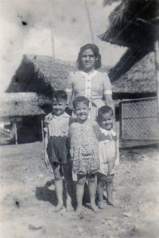 Familiefoto uit Nederlands-Indië