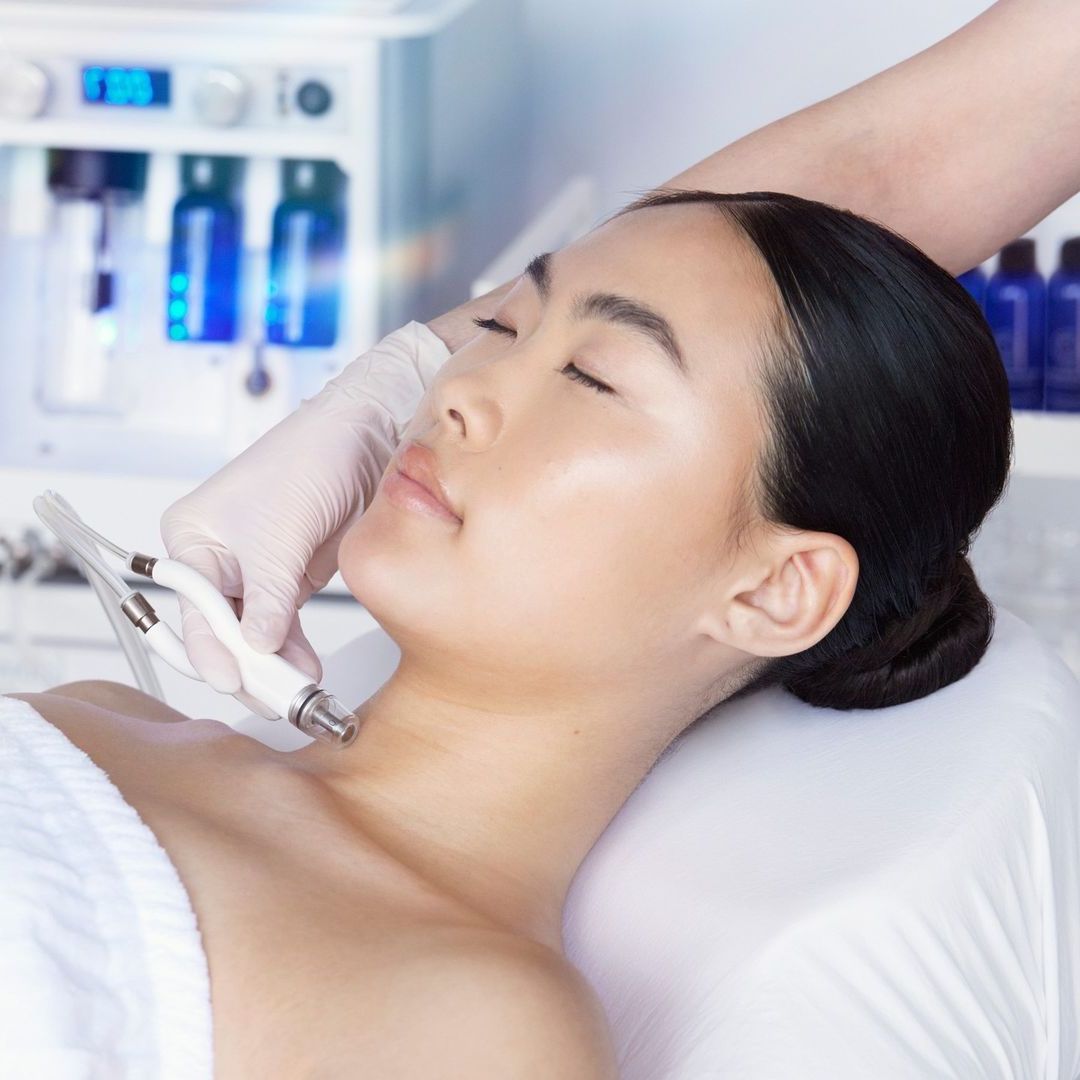 female patient receives DiamondGlow treatment