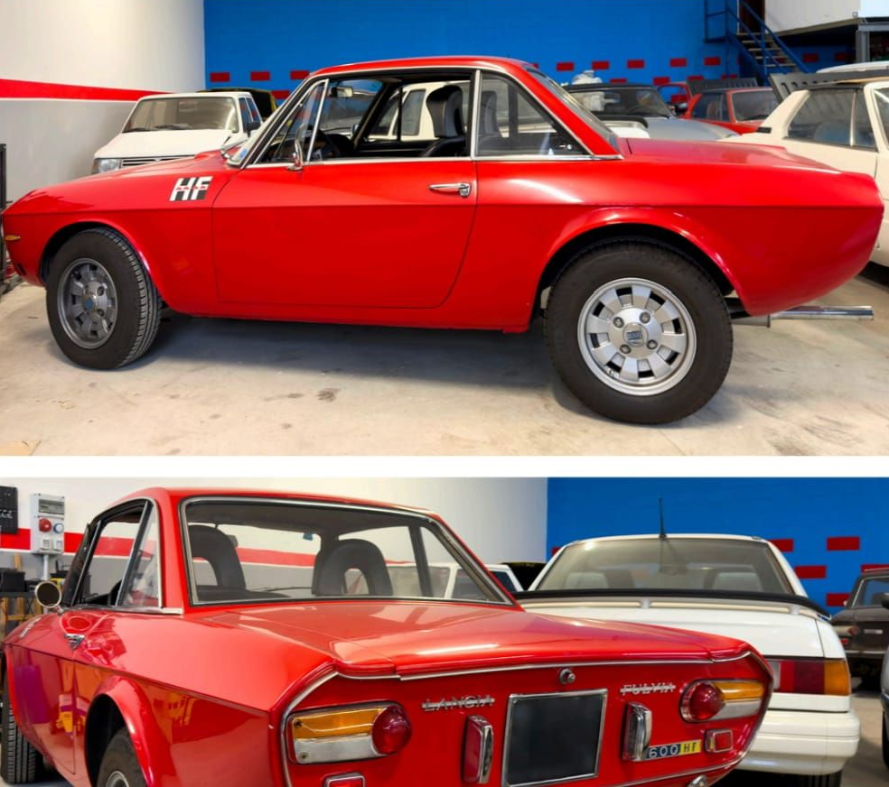 Classica coupé rossa con tetto bianco, vista di lato e da dietro in un parcheggio all'aperto.