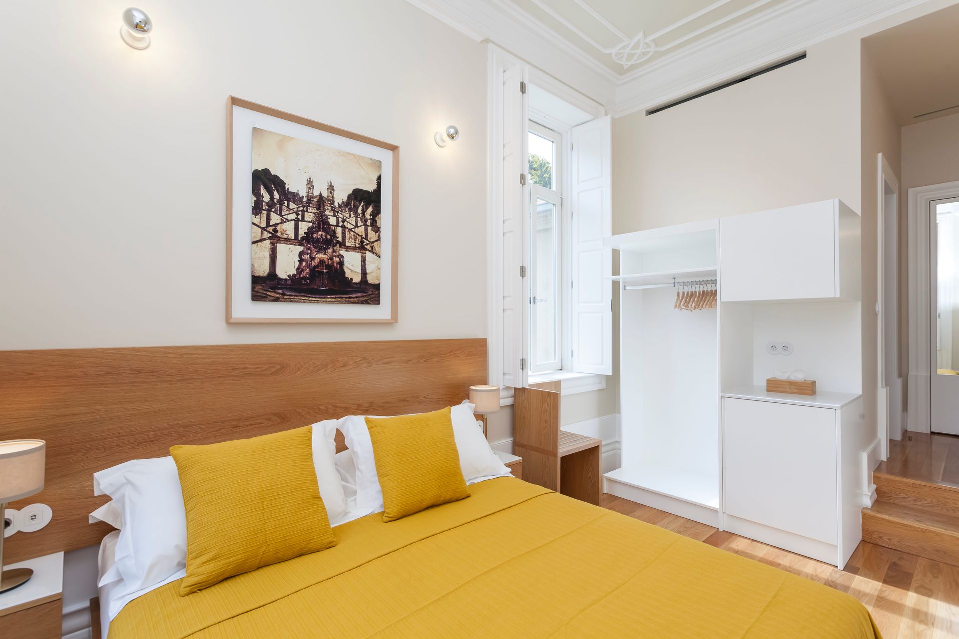 Ground Floor, Double Room Braga in Casa Kala, high ceilings, natural light. Porto, Portugal