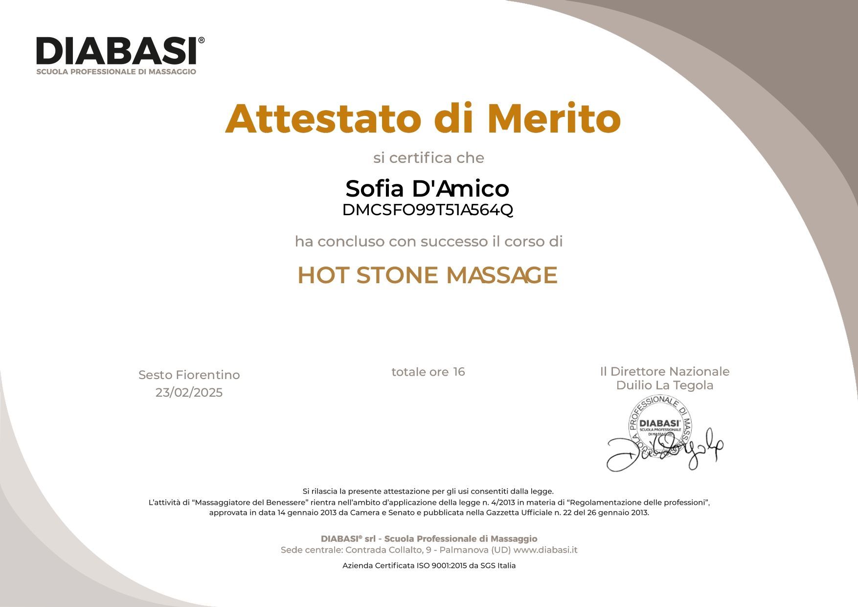 Un certificato per un massaggio con pietre calde è su uno sfondo bianco.
