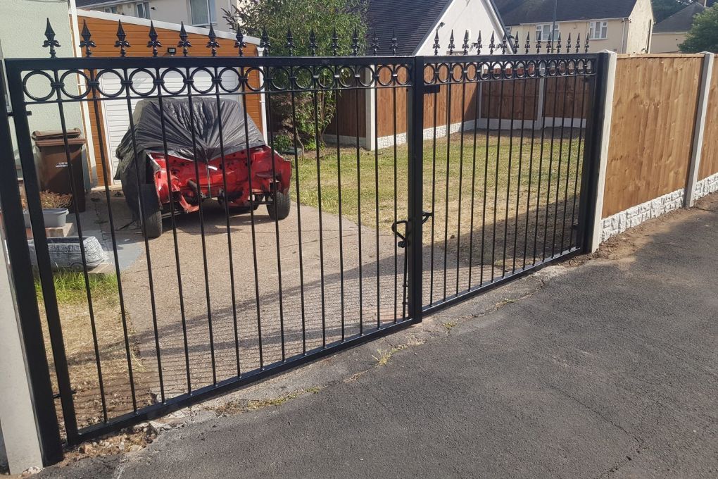 Driveway Gates Nottingham Supply & Fit, Nottingham Fencing