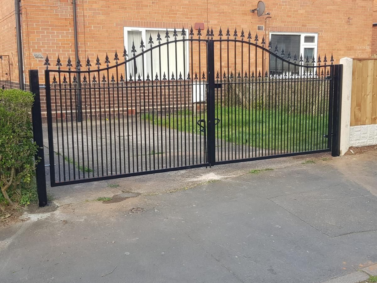 Nottingham Fencing Double Arched Metal Driveway Gates with black spear tops