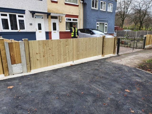 New closeboard front garden fencing on concrete posts beside a freshly laid tarmac drive in Arnold
