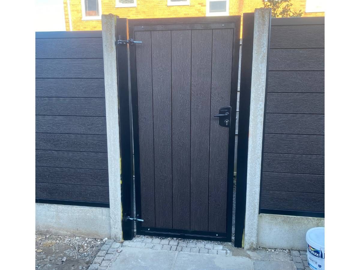 Nottingham Fencing composite fencing and gate using existing concrete posts