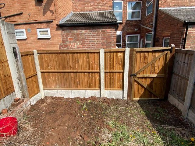 New braced timber side access gate fitted alongside replacement fence panels in Carlton, Nottingham