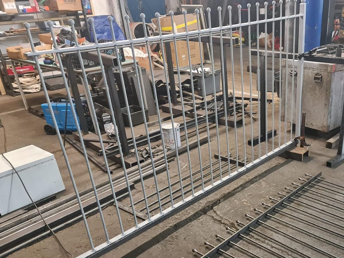 Nottingham Fencing ball top rails ready for painting