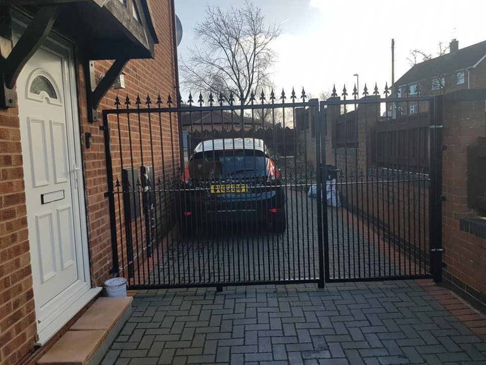 Nottingham Fencing Black rectangle couble metal driveway gates with black bar top spear at mid and top heights