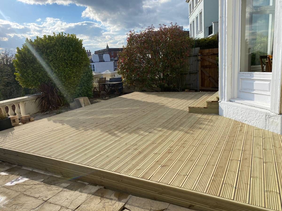 Nottingham Fencing decking fitters