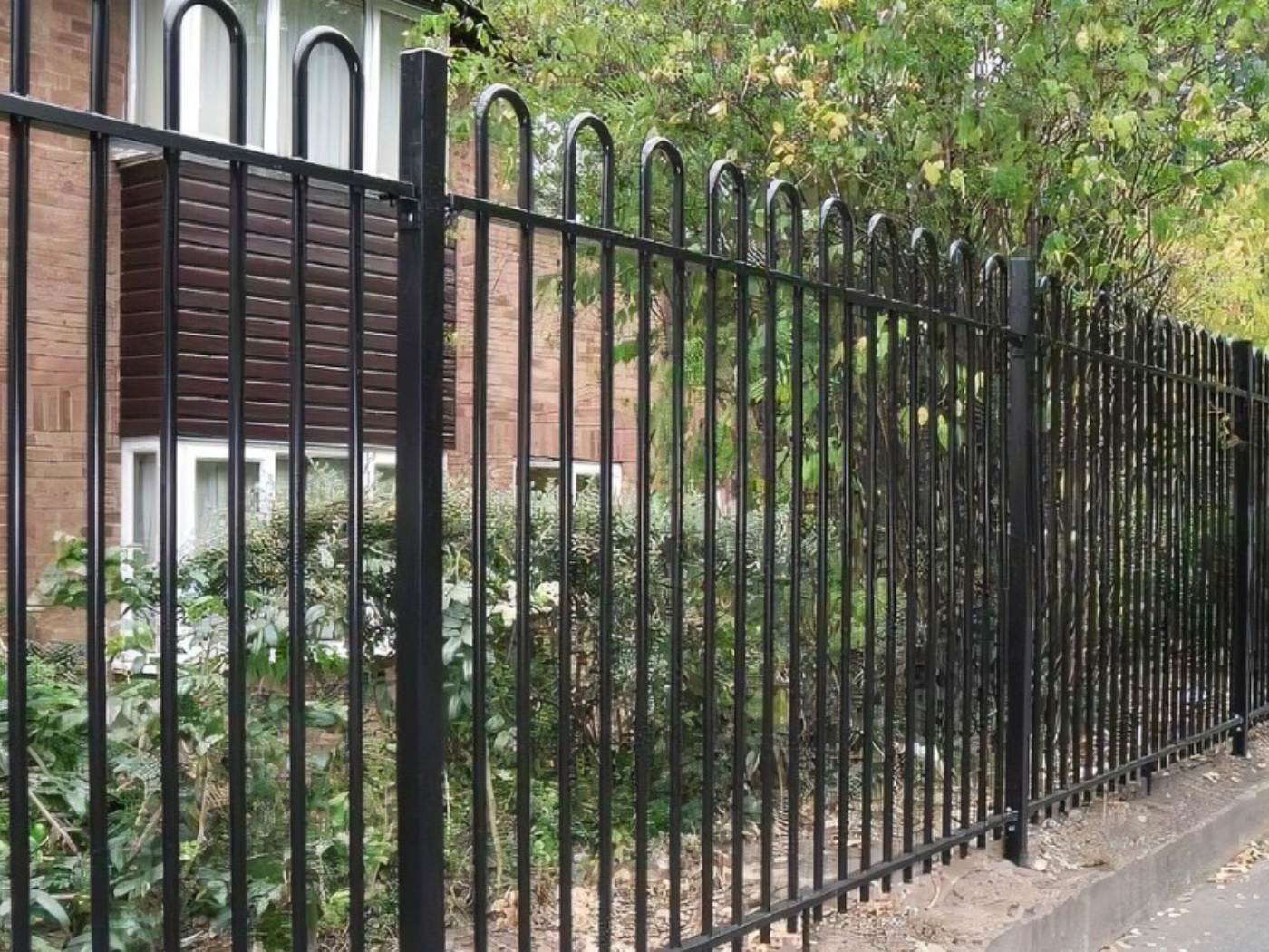 Nottingham Fencing Bow Top Vertical Bar Railings