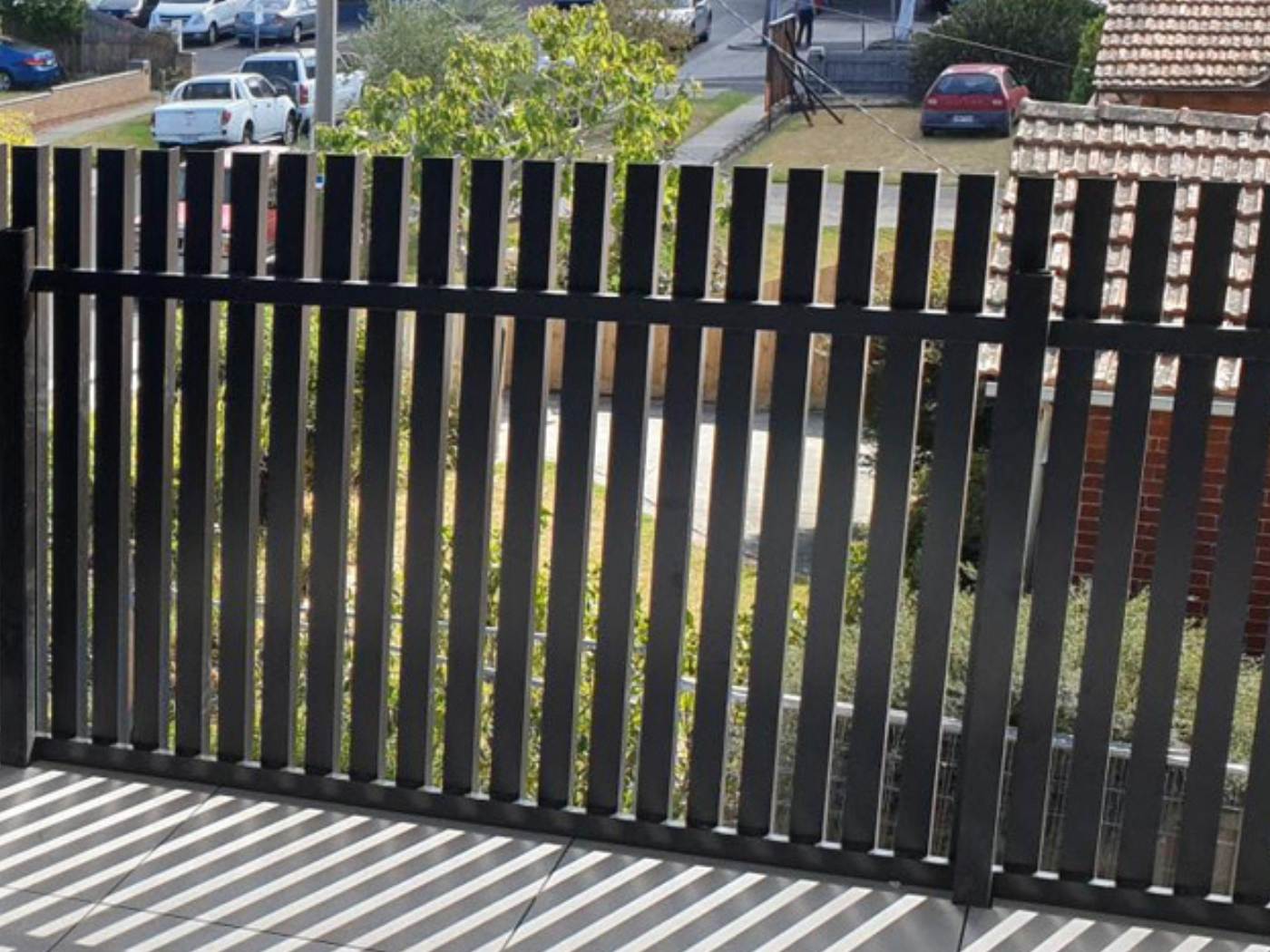 Nottingham Fencing straight bar metal picket fence