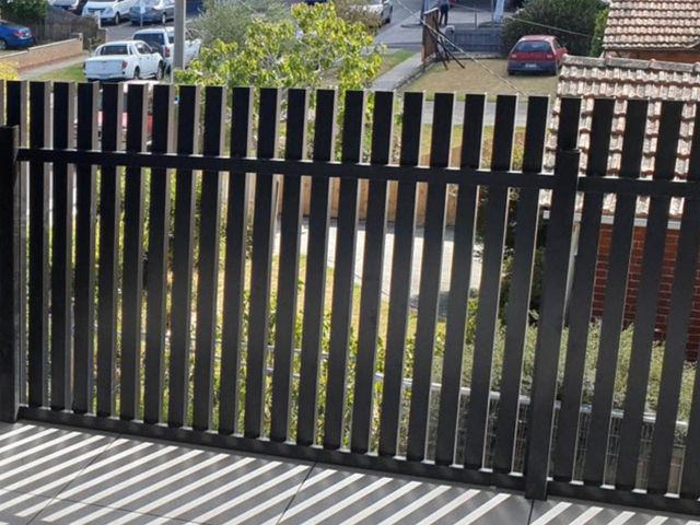 Straight bar metal picket fence by Nottingham Fencing