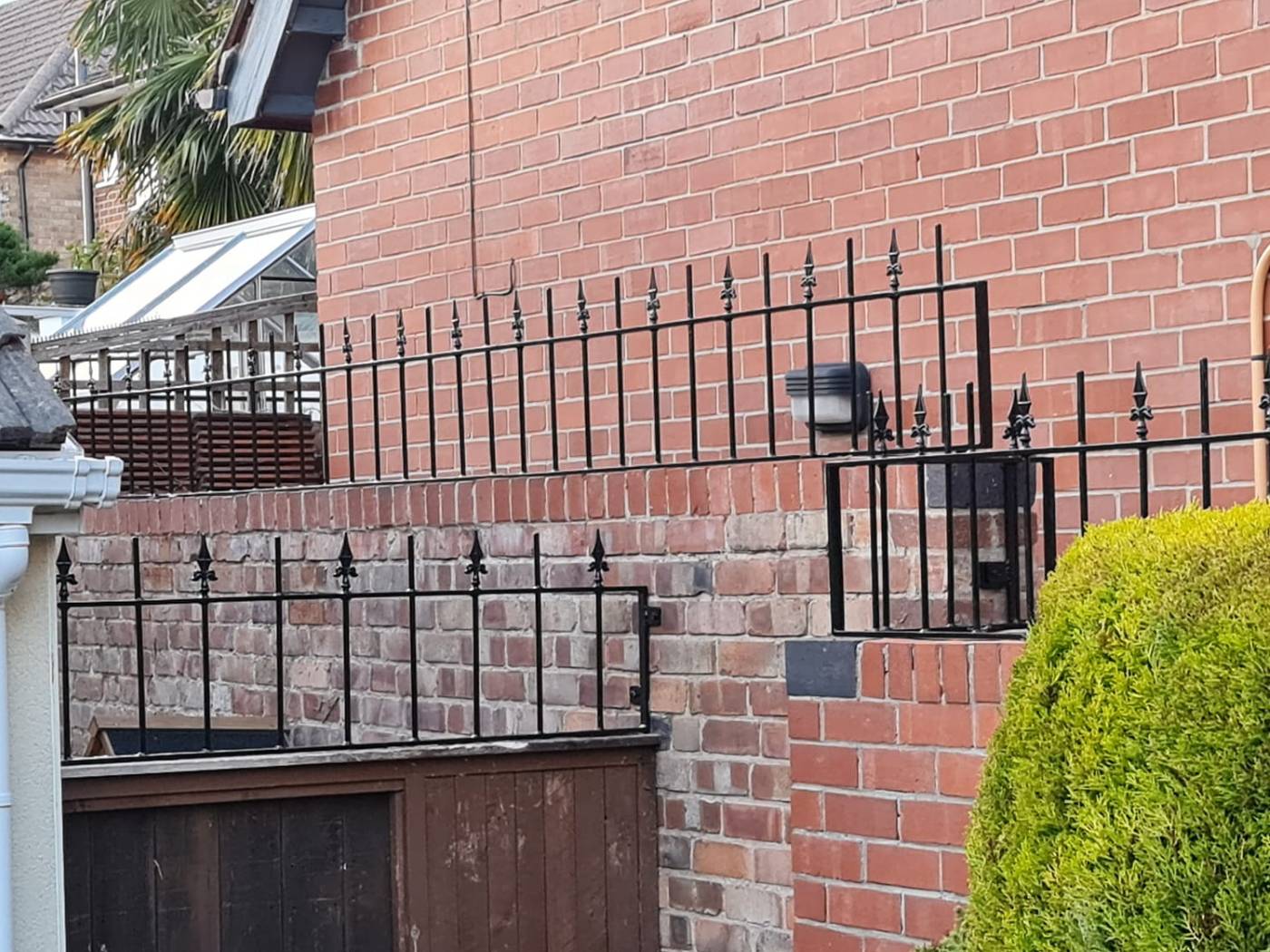 Nottingham Fencing metal garden wall top railings