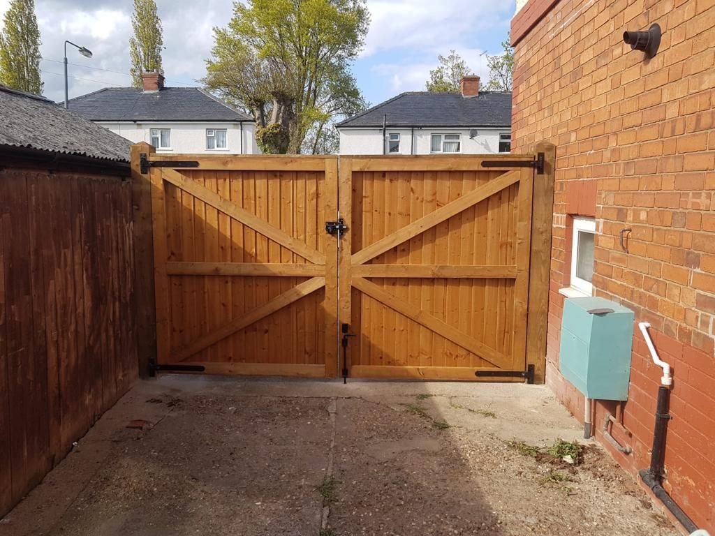 double wooden gates Nottingham