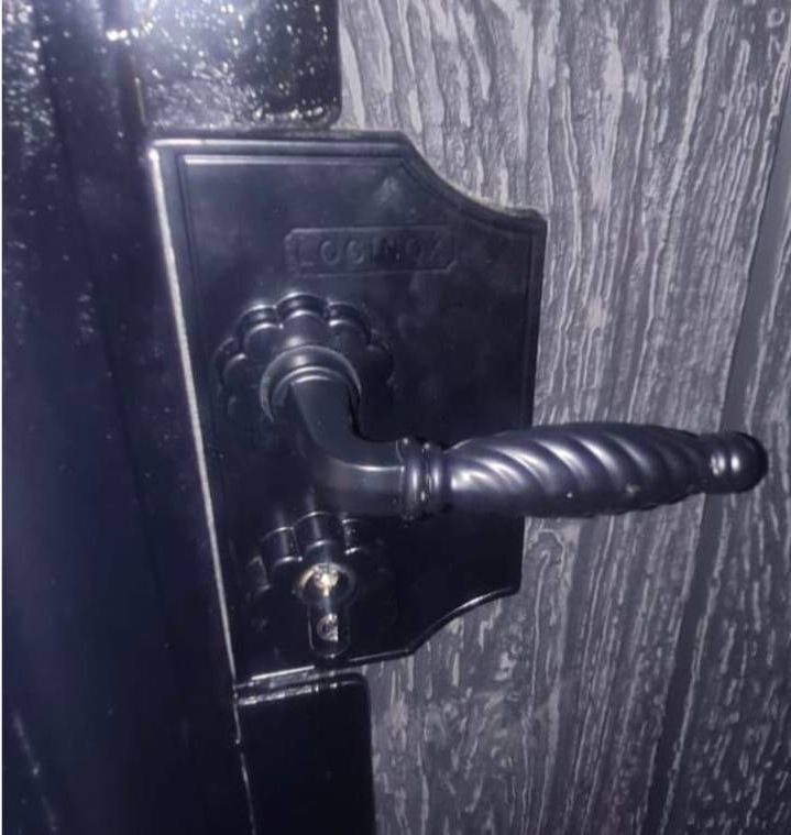 Nottingham Fencing close up of decorative handle and lock on a composite side gate