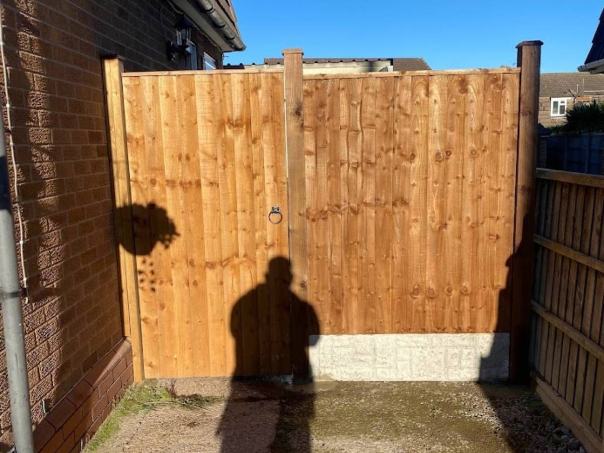 Nottingham Fencing outside view of side gate ad fence in Calverton