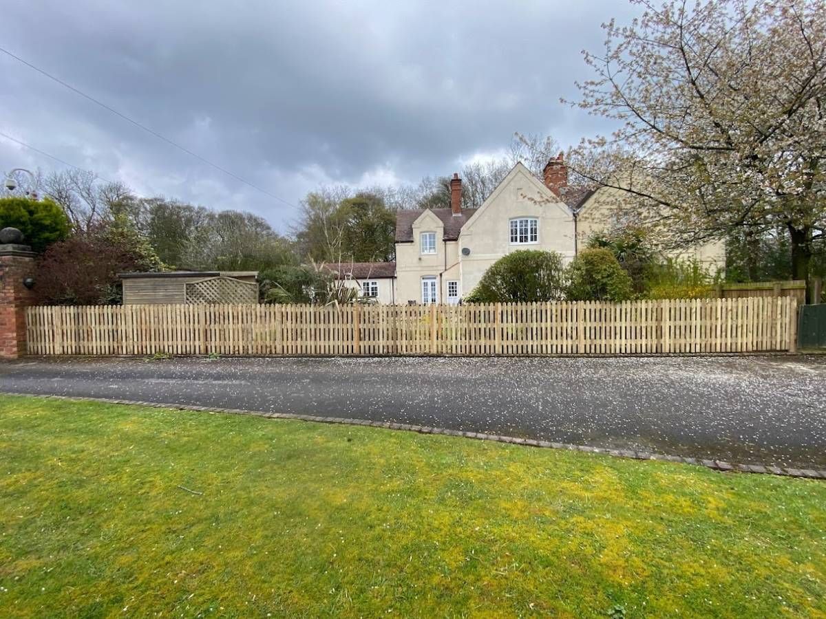 Nottingham Fencing new front garden picket fence installed in Calverton