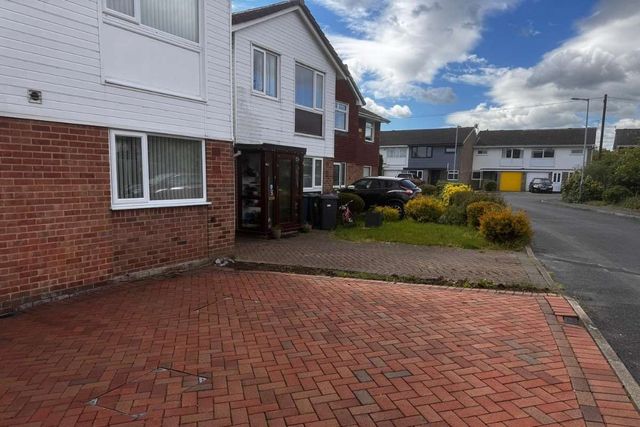 An open front driveway in West Bridgford before new boundary fencing was fitted