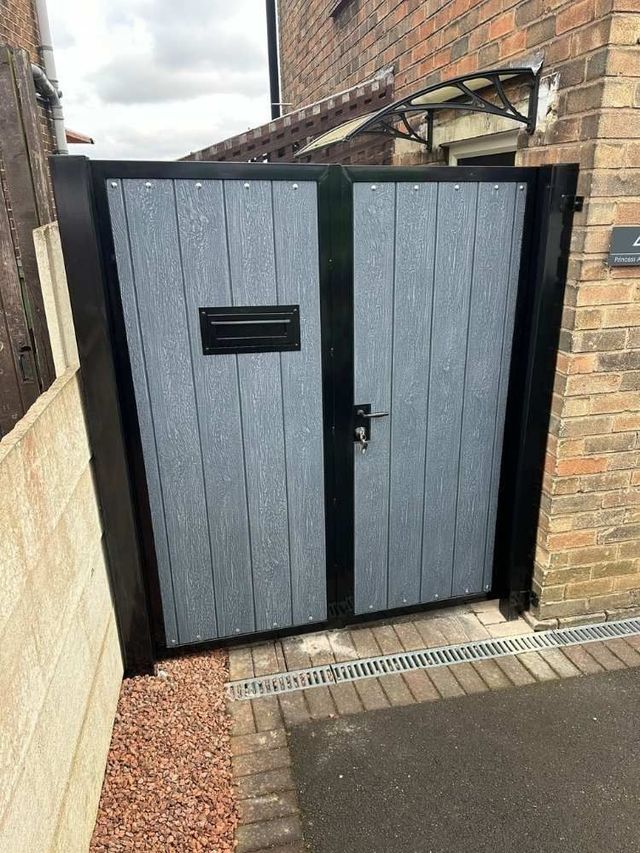 Grey composite side gate with a matching panel and an integrated post box