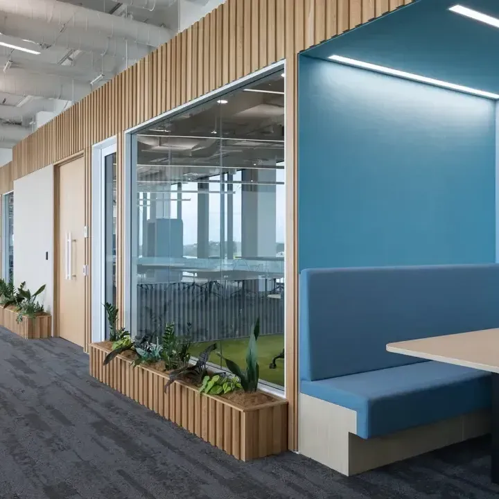 Office furniture Scotland
Blue wallcovering on booths alongside an office wall. The wallcover is made from 100% polyester fibre, and available in many colours. Vertiface® can be used in a range of ways, including furnishing fabric, wallcovering, and acoustic panel overlay.