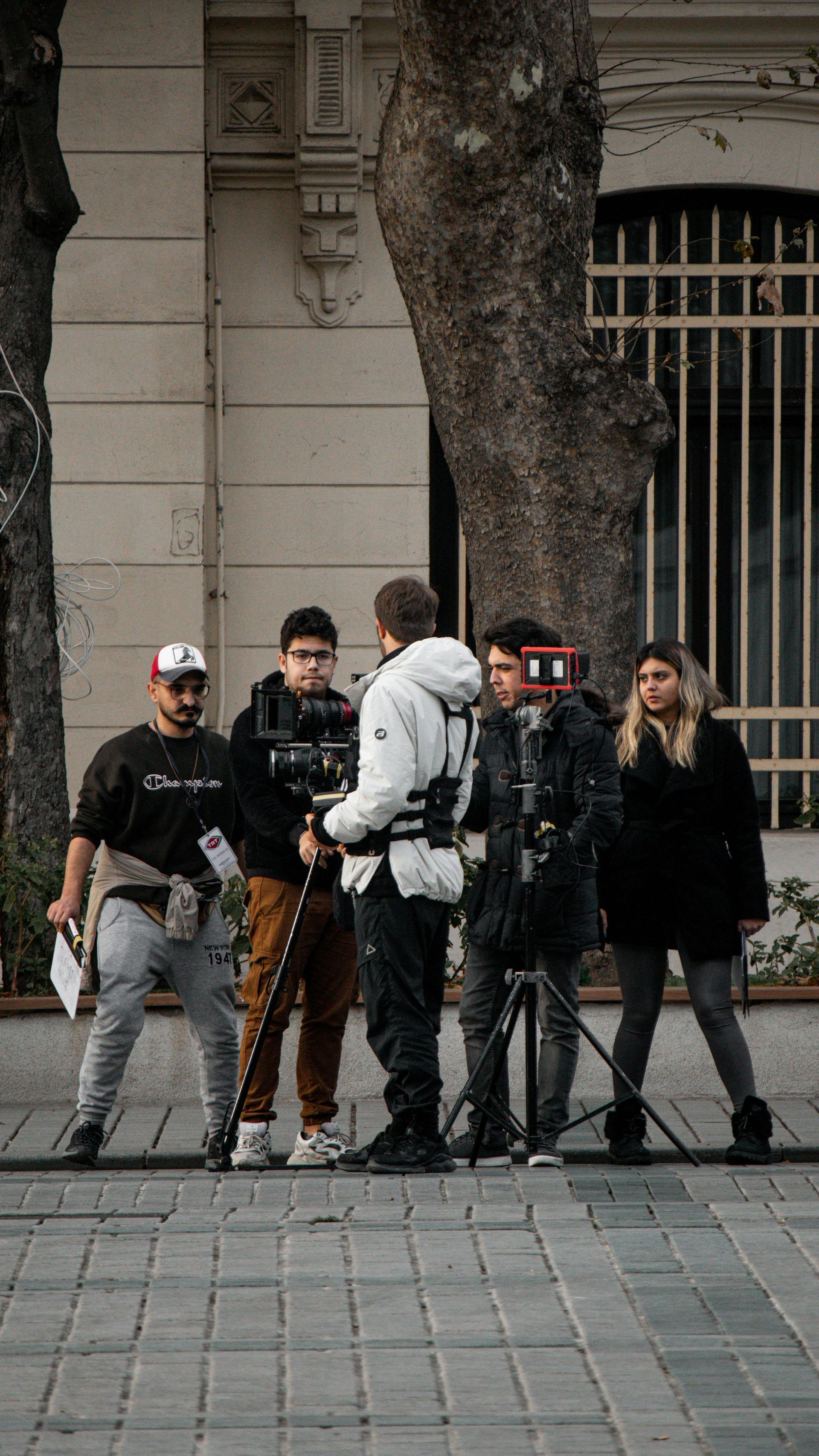 Pourquoi 80 % des retards de tournage à Paris commencent sur la voie publique