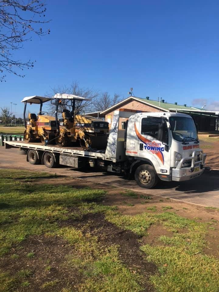 The big tractor on the tow truck with the beautiful sky and cloud — Tow in Narromine, NSW