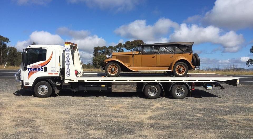 Wilson Towing truck in Dubbo transporting a vehicle
