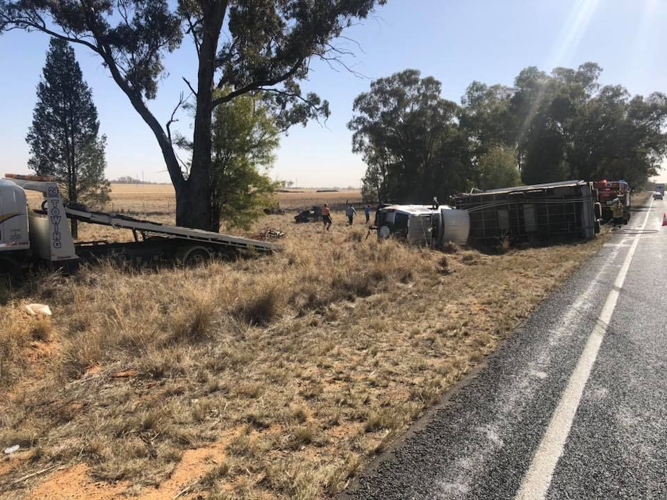 Loaded broken wrecked car on a tow truck after crash at night — Tow in Narromine, NSW