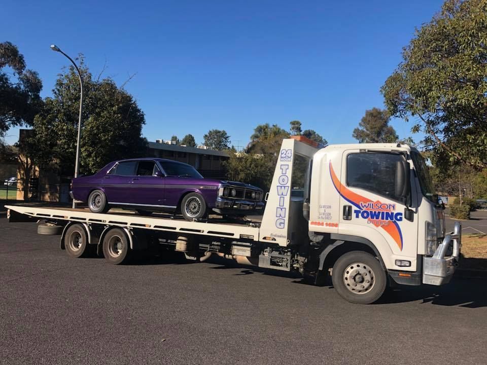 A tow truck takes away the wrong parked car — Tow in Dubbo, NSW