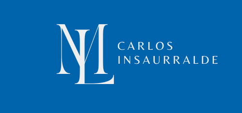 El logo de Carlos Insurralde está sobre un fondo azul.