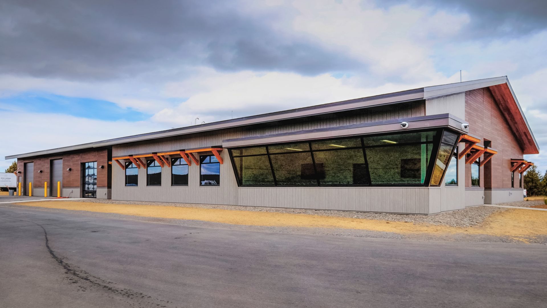 Central Oregon Heli Base project designed by Steele Architects