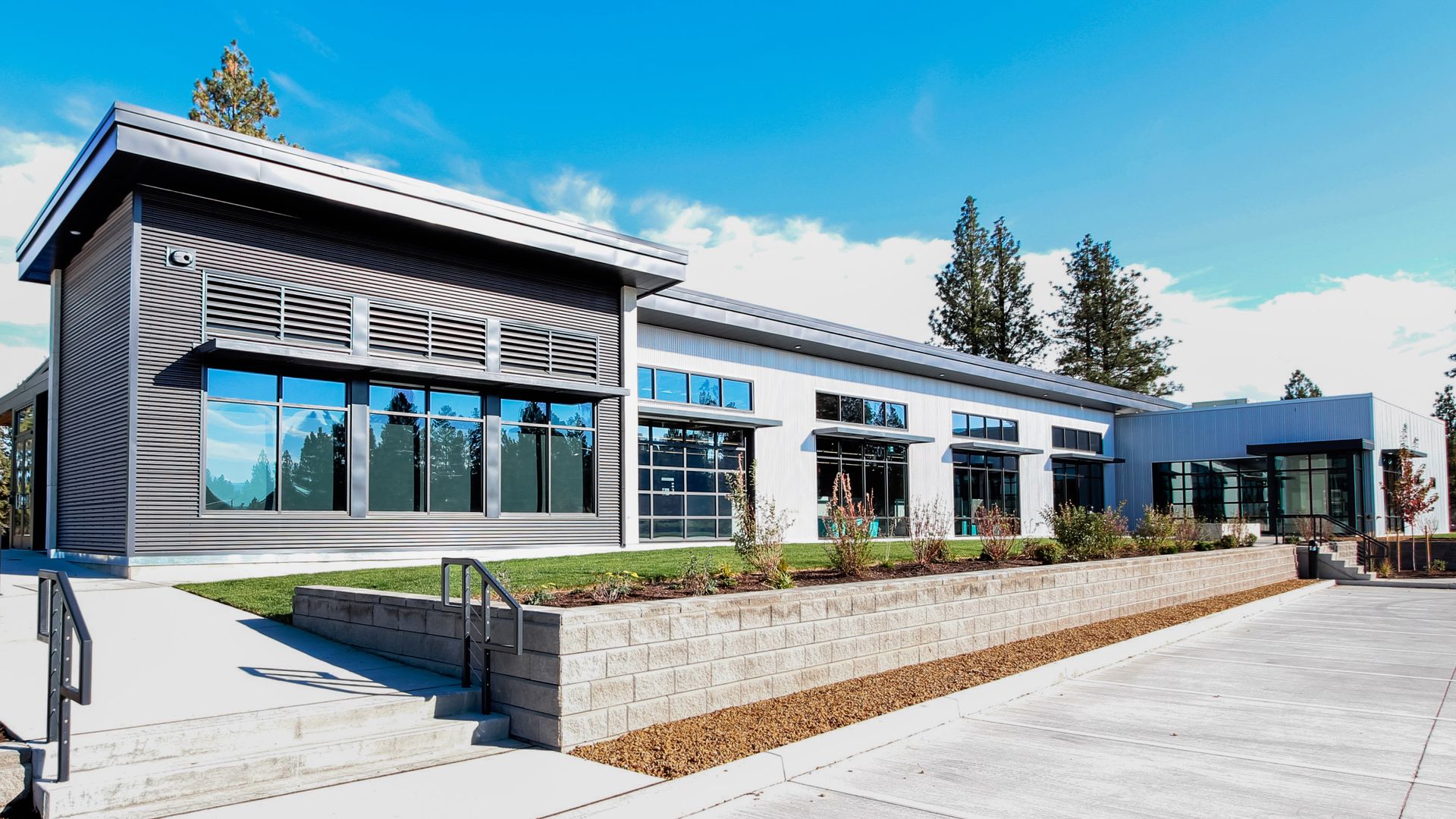 exterior of a building designed by Steele architects in bend, OR