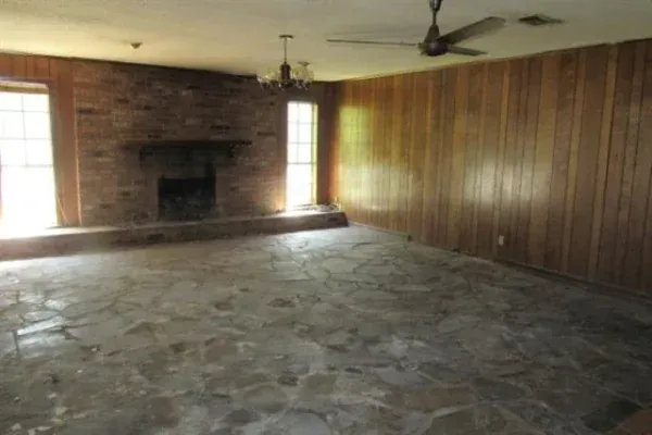 Old Living Room Before Home Staging by PH Realty | Best Home Staging Company in Texarkana, TX
