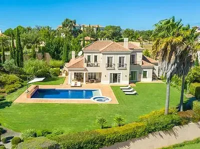 algarve property with green garden