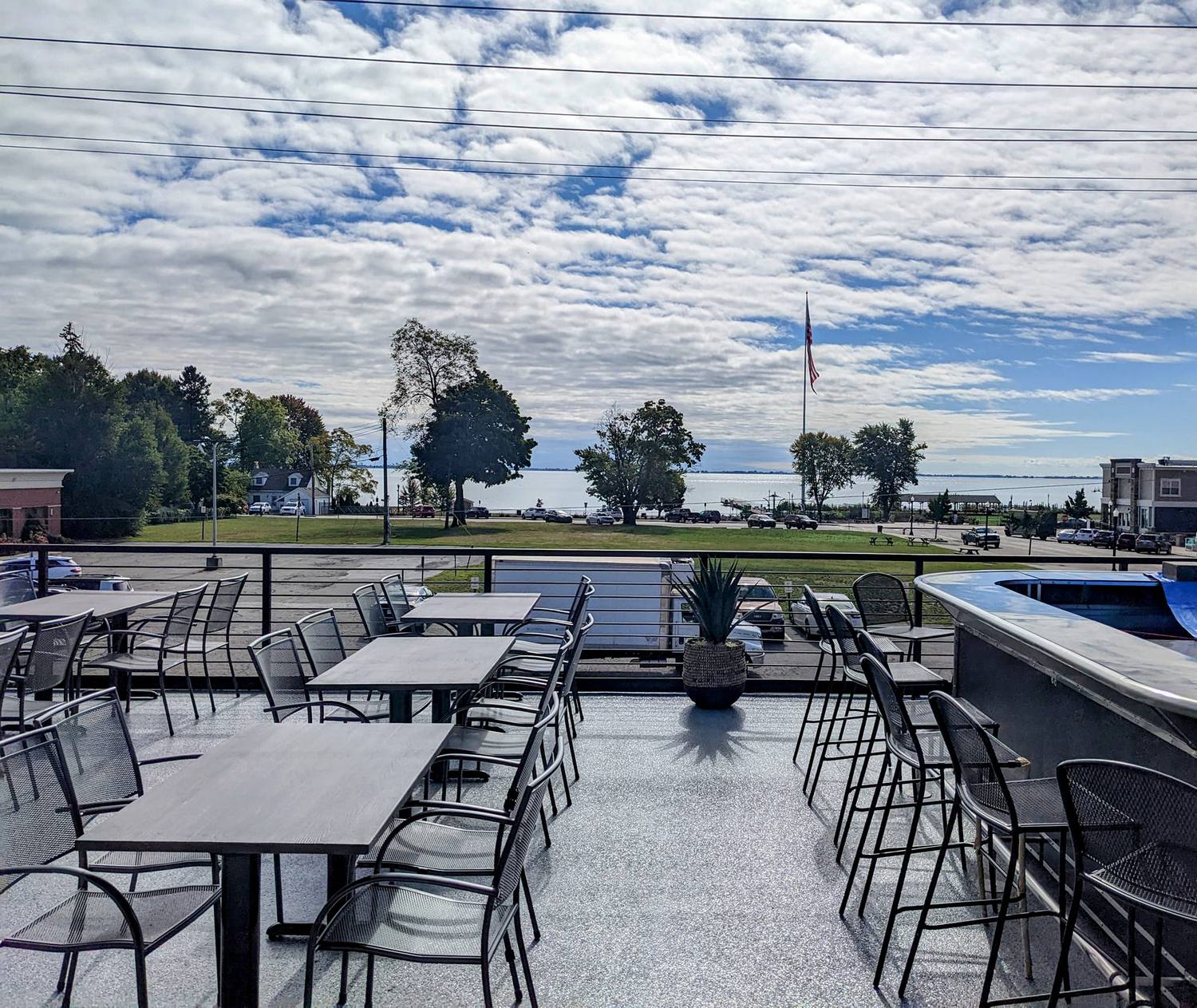 Fin's Eatery & Spirits outside deck seating.