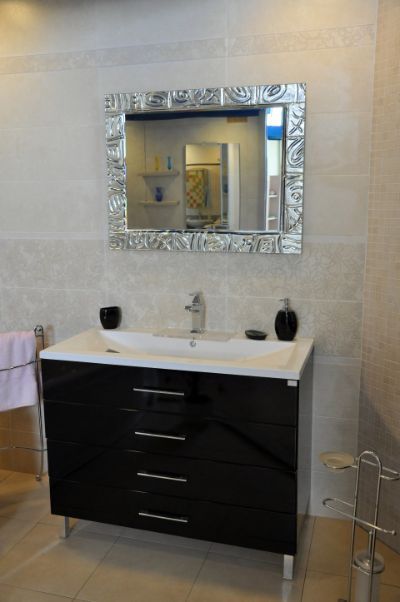 Bagno con specchio