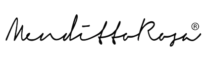 Logo in stile firma scritta a mano in nero su sfondo bianco.