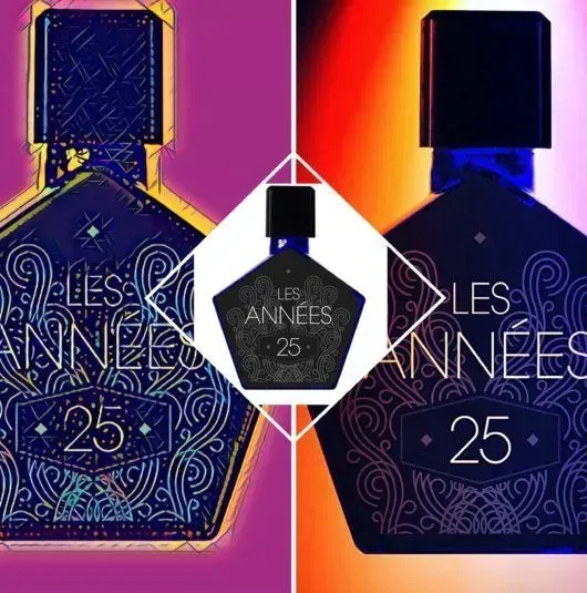 Flacone di profumo blu con etichetta “Les Années 25” su sfondo rosa e arancione, mostrato in due dimensioni