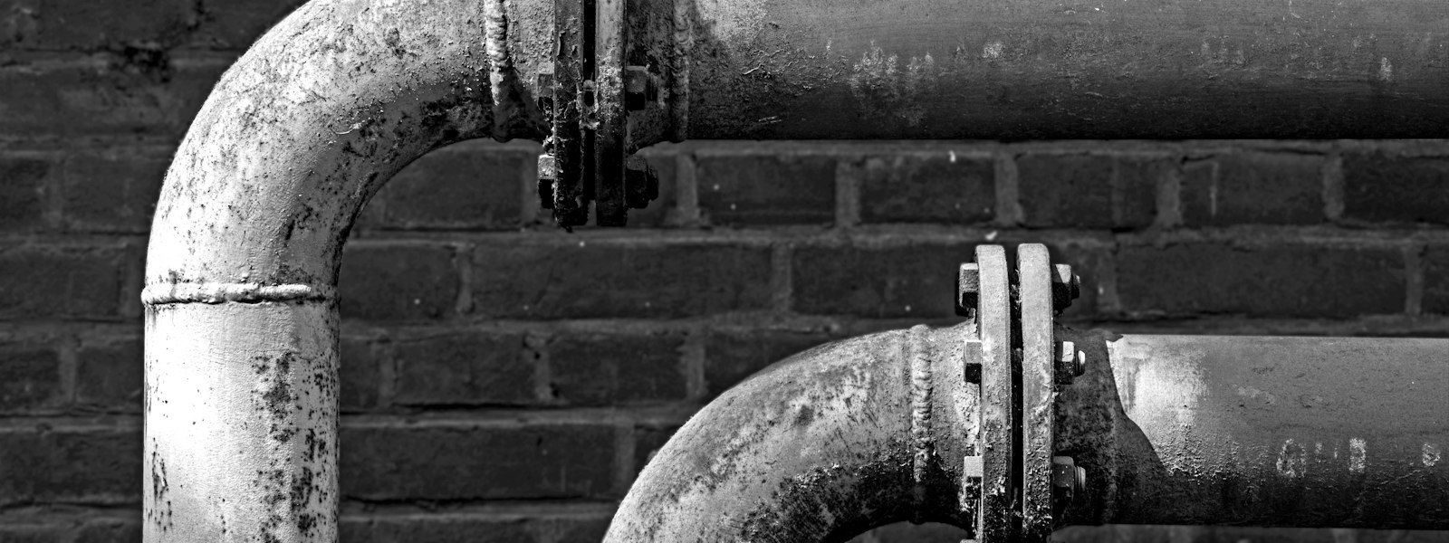 Plumbers Akron, OH, industrial water pipes representing Unique Plumbing & Drain home plumbing