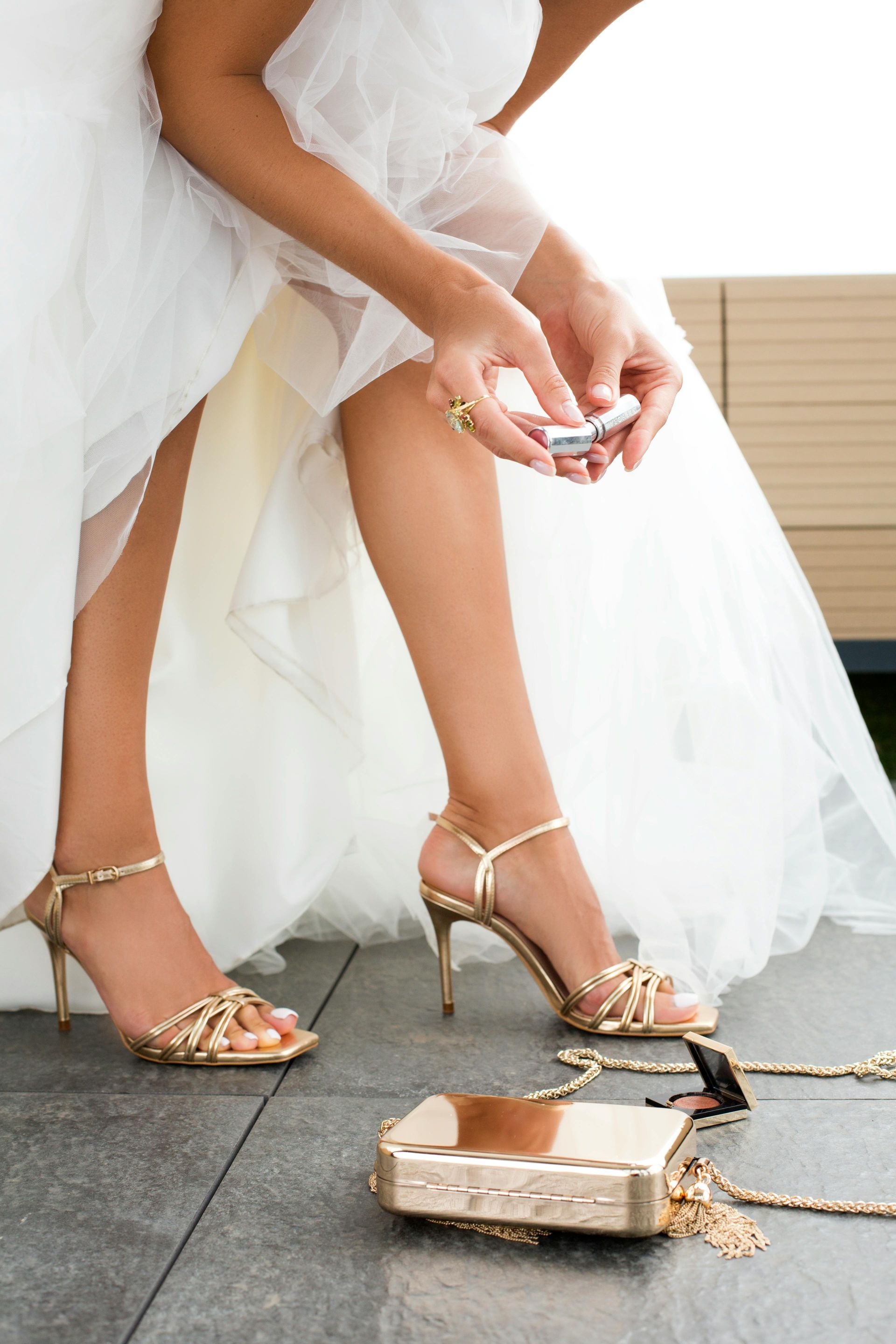 bride getting ready for wedding